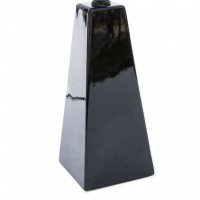 Czarna lampa ceramiczna. Obelisk